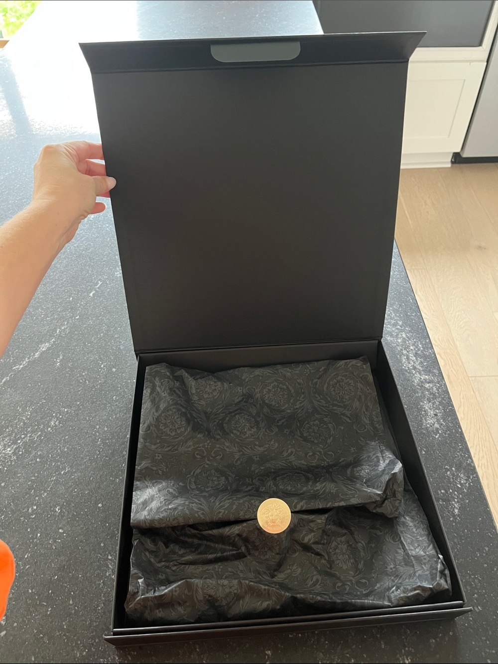 Versace Packaging - Black Box with Gold Logo - Picture 2 of 3